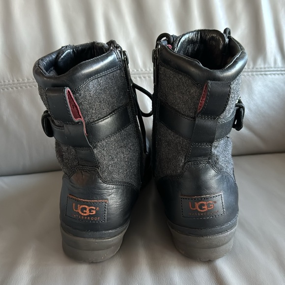 Ugg black leather waterproof boots size 7 - Picture 4 of 8